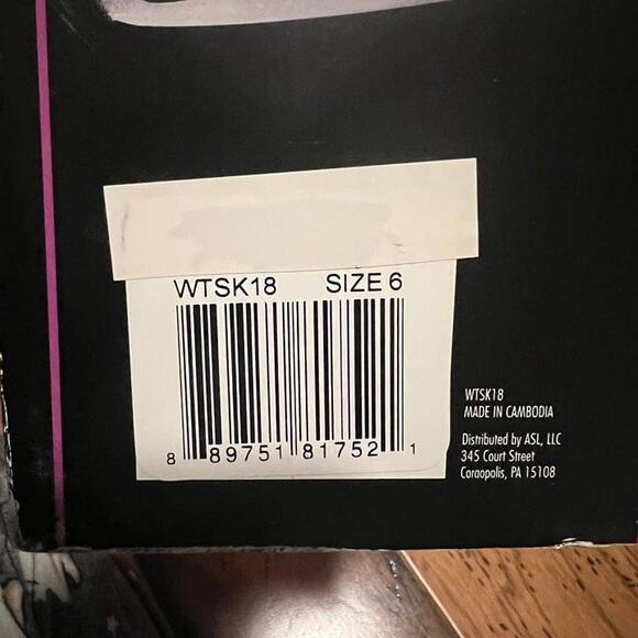 DBX Ice Skates, Size 6 - Picture 6 of 6